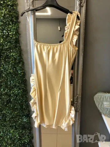 къса екстравагантна сатенена рокля , снимка 2 - Рокли - 50345316