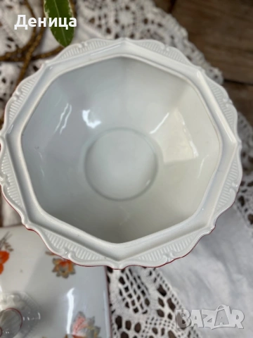 Красив порцеланов съд- Бисквитиера  Издигната на пиедестал елегантна форма, красива комбинация, снимка 8 - Кутии за храна - 53776231
