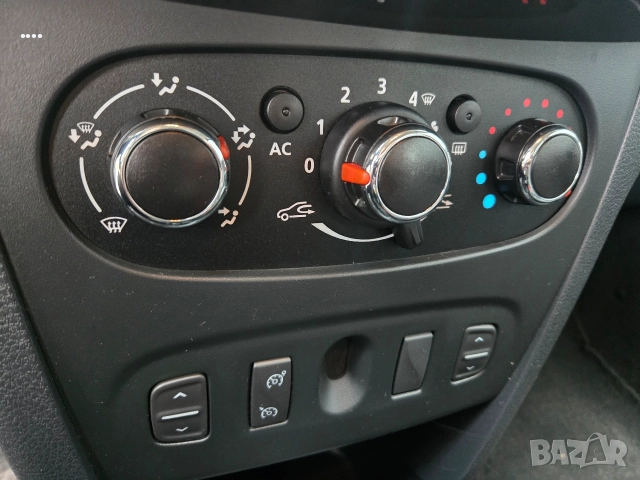 Dacia Sandero Stepway, снимка 15 - Автомобили и джипове - 52712153