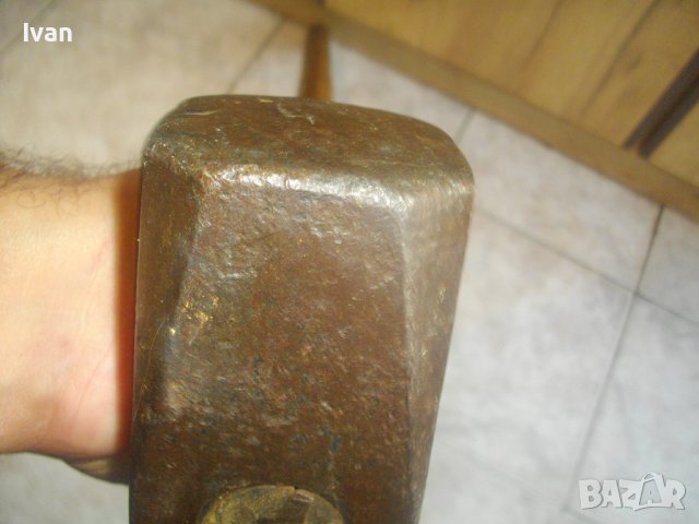 Масивен Чук-Старо Качество-Глава 4,0 кг/5,2 кг-Дървена Дръжка 89см-Немски-Кован-С Метални Клинове, снимка 16 - Други инструменти - 41957642