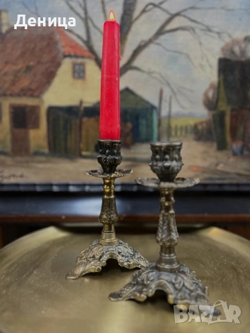 Двойка свещници с богата орнаментика Месинг или бронз Усещат се тежки и стоят масивно , снимка 9 - Декорация за дома - 53050696