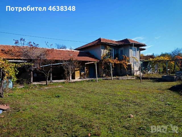 Продава масивна каменна къща и голямо дворно място, снимка 2 - Къщи - 52250035