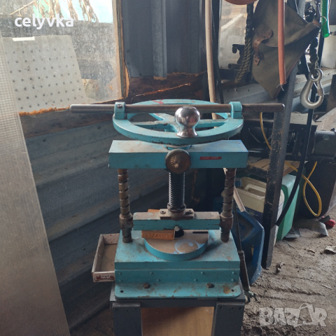 Винтова преса за метал, снимка 2 - Други машини и части - 44724827
