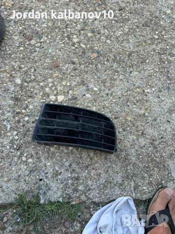 Предна лява решетка на предна броня Vw Golf 5 1k0853665 само за 10Eur.