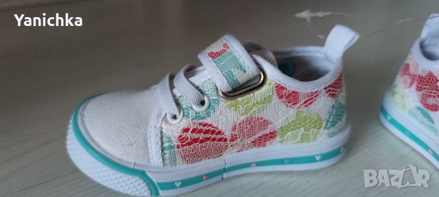 Нови бели текстилни обувки с дантела и цветя, размер 21, снимка 2 - Бебешки обувки - 40811687