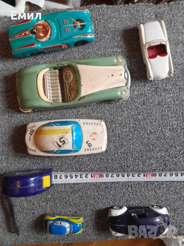 Лот ретро тенекиени и метални автомобили