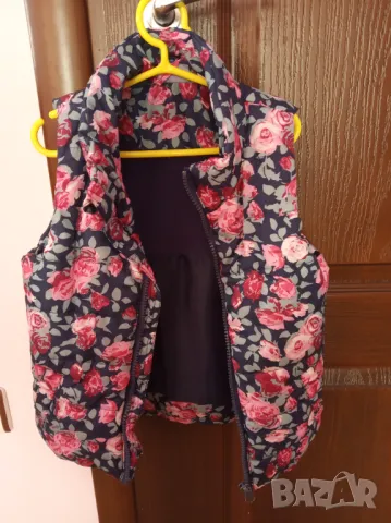 Детски елек , снимка 3 - Детски якета и елеци - 47437016