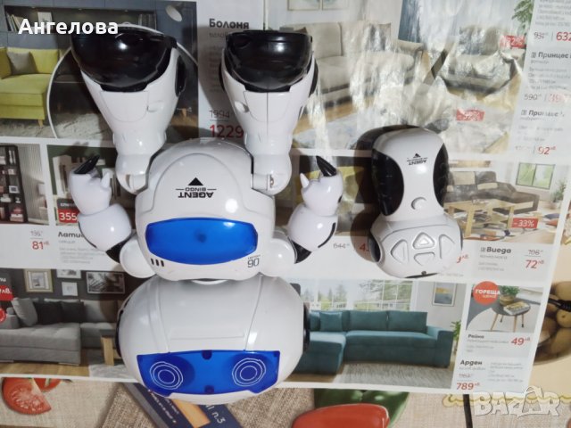 Робот -музикален ходещ