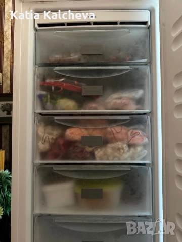 Фризер Lieppher с шест чекмеджета, самолазмразямащ се, безшумен, неразличим от нов. 