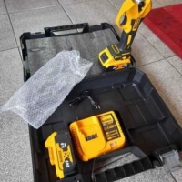 Акумулаторна Лозарска Ножица Dewalt 18V,24V 24 Месеца Гаранция, снимка 1 - Други инструменти - 36054356