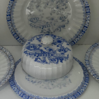Съд за масло с 5 броя десертни чинии на Seltmann Weiden серия China Blau, снимка 1 - Чинии - 44744287