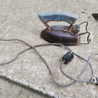 Стара мини ютия, снимка 1 - Антикварни и старинни предмети - 40918225