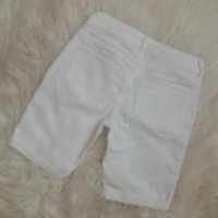 Снежнобели къси дънкови панталонки ХХС размер , снимка 2 - Къси панталони и бермуди - 41687615