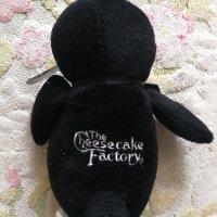 Пингвин сувенир Cheesecake Factory, снимка 2 - Плюшени играчки - 41611776