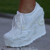 Обувки на платформа - бели - 710-17, снимка 1 - Дамски ежедневни обувки - 37246544