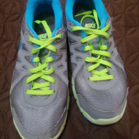 Дамски маратонки Nike, снимка 3 - Маратонки - 36398184