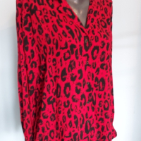 Дизайнерска риза в животински принт в червено Amisu / голям размер , снимка 1 - Ризи - 44583846
