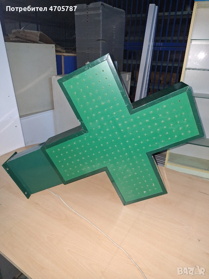 светещ кръст.реклама за аптека, снимка 1