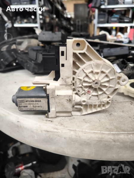 Задно дясно моторче стъклоповдигач Audi A6 3.0 TDI 4F0959802A, снимка 1