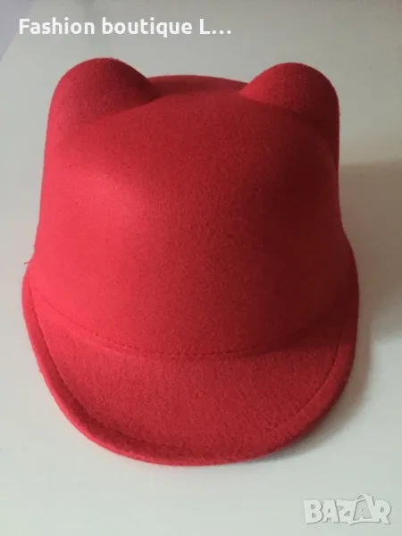 Нова червена шапка с ушички и козирка универсален размер с вътрешен шнур за стесняване ❤️, снимка 1