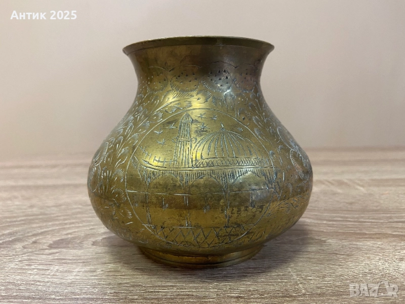 Винтижна месингова ваза с гравировка от Йерусалим и източни мотиви, снимка 1