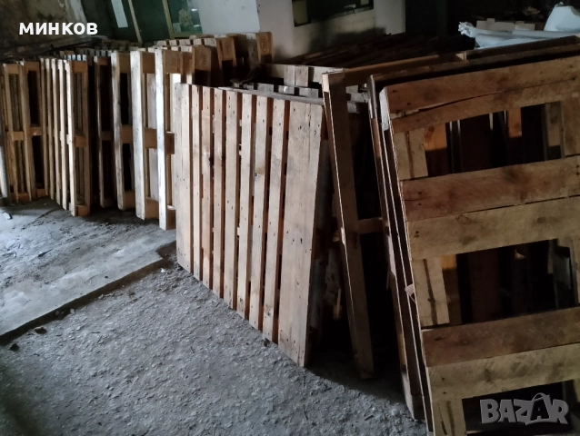 Дървени палета и скари за огрев мебели огради. Дърва в кашони за огрев 