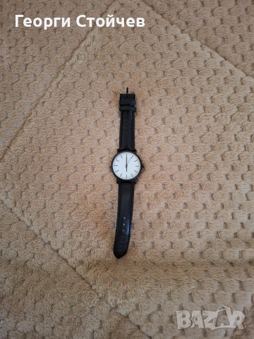 Продавам елегантен мъжки електронен часовник 