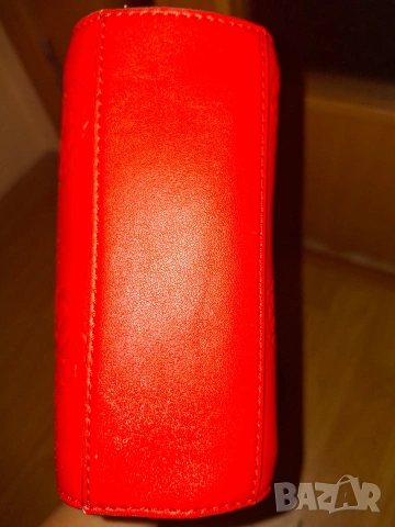 Оригиналта  чанта Guess червена , снимка 5 - Чанти - 53306524