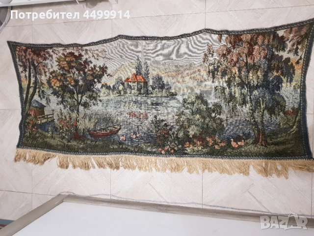 Стар ковьор за стена