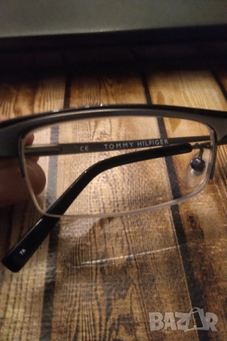 Tommy Hilfiger оригинални очила с диоптър , снимка 10 - Слънчеви и диоптрични очила - 36082989