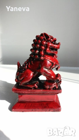 Куче Фу , китайски символ за защита, сила и просперитет. 