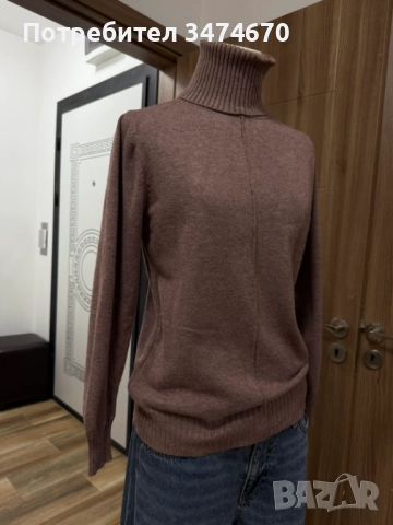 Дамски пуловер, размер S-M, употребяван.