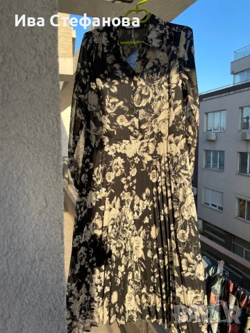 Нова стилна черна бяла разкошна феерична елегантна плисирана плисе рокля Reserved , снимка 12 - Поли - 42179190