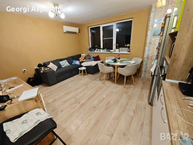 Продавам Двустаен Апартамент в Чародейка Север