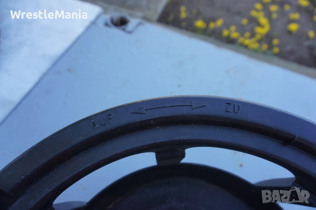 Оригинален Пластмасов Държач/Капак за Резервна Гума за Mercedes W220, снимка 2 - Гуми и джанти - 51954111