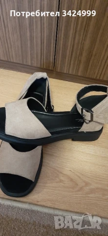 чисто нови дамски сандали 