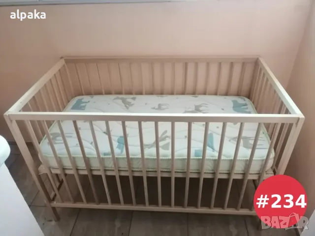 Продавам почти ново  бебешко креватче с матрак