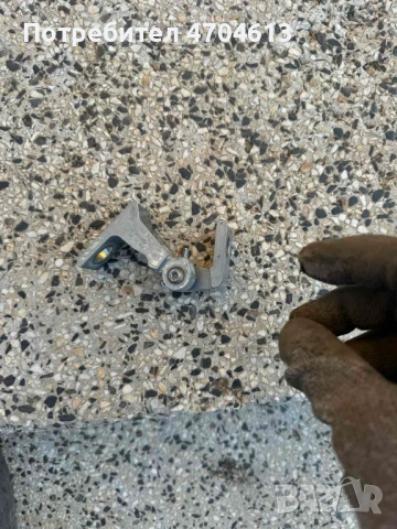 Задна горна дясна панта на Ауди Audi A8 H4 D4 само за 30Eur. 4h0831402a, снимка 3 - Части - 53131109