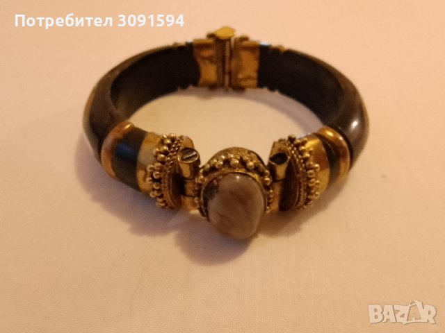 Винтидж гривна  дърво месинг ахат и седеф 