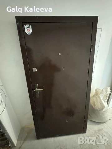 Метална входна врата