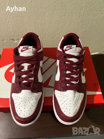 Оригинални Nike Dunk Low – бяло / бордо 43/27.5см, снимка 3 - Маратонки - 56276140