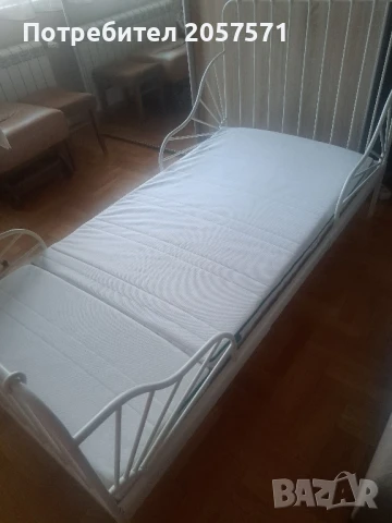 Детско разтегателно легло от Икеа заедно с подматрачна рамка и матрак, снимка 1