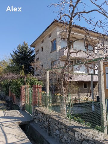 Агенция Танкос 07 продава двуетажна къща  с гараж  - РЗП 270 кв.м. и 900 кв.м. двор в с Първенец  , снимка 4 - Къщи - 40058401