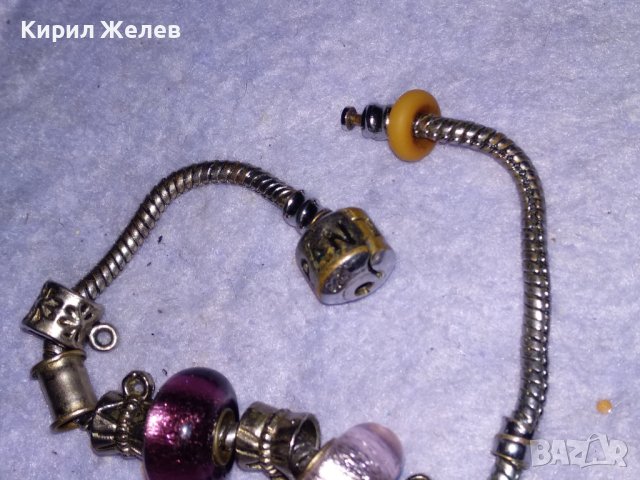 КРАСИВА МОДНА БРОНЗОВА АРТ ГРИВНА с ПОСРЕБРЯВАНЕ КРИСТАЛИ и НАДПИС PANDORA 38672, снимка 11 - Гривни - 41682268