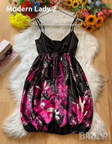 Сатенена рокля балон