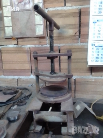 Ръчна винтова преса за каучукови изделия, 800 W