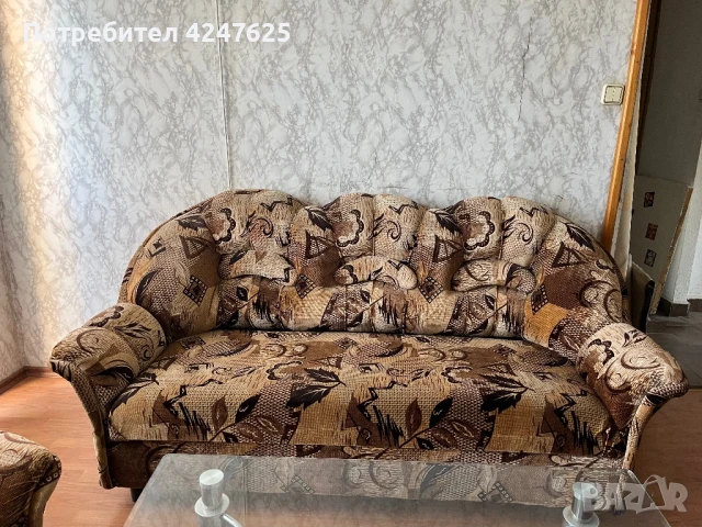 Диван с два фотьойла и табуретки, снимка 1