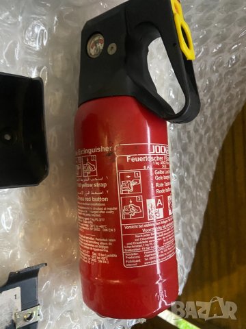 Авариен немски пожарогасител комплект за вграждане под седалка със стойка и кутия мерцедес w203 w204, снимка 4 - Части - 40394551
