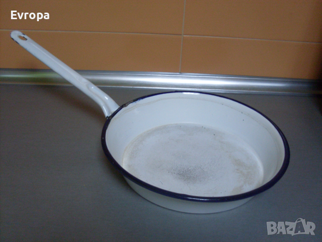 Емайлиран тиган- 22см., снимка 2 - Съдове за готвене - 44651207