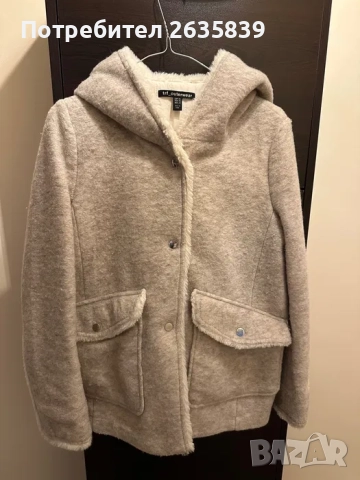 Късо дамско палто с качулка